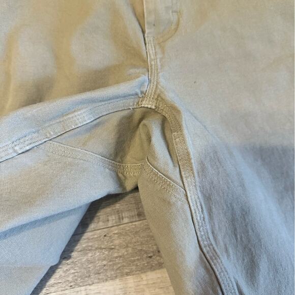 Duluth Trading Relaxed Fit Khaki Cargo Shorts – Size 44 - Picture 3 of 9